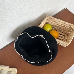 Oversized Wave-Edge Wool Beret for Women - Flattering Black Painter's Hat for Autumn & Winter Fashion
