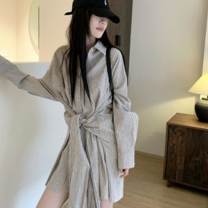 Petite Women's American Retro Striped Color-Blocking Shirt Dress, Stylish Loose-Fitting Casual Mini Dress for a Youthful Look