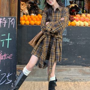 Petite Women's American Retro Striped Color-Blocking Shirt Dress, Stylish Loose-Fitting Casual Mini Dress for a Youthful Look
