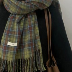 Plaid Pudding Bear Scarf - Cute JK Uniform Style, Versatile & Comfortable Neck Warmer for Students, Cozy Fashion Accessory 2024