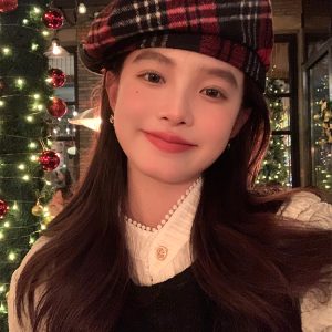 Red Plaid Beret Hat for Women - Versatile Painter's Hat for Autumn & Winter, Face-Flattering Style, Trendy Fashion Accessory