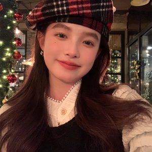 Red Plaid Beret Hat for Women - Versatile Painter's Hat for Autumn & Winter, Face-Flattering Style, Trendy Fashion Accessory