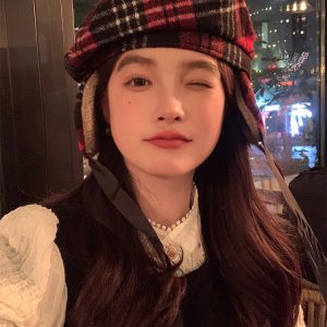 Red Plaid Beret Hat for Women - Versatile Painter's Hat for Autumn & Winter, Face-Flattering Style, Trendy Fashion Accessory