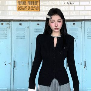Retro Academy Style Slim Fit Cardigan Sweater Coat for Women - Noble Young Lady Knitted Top in Vintage Chic Design