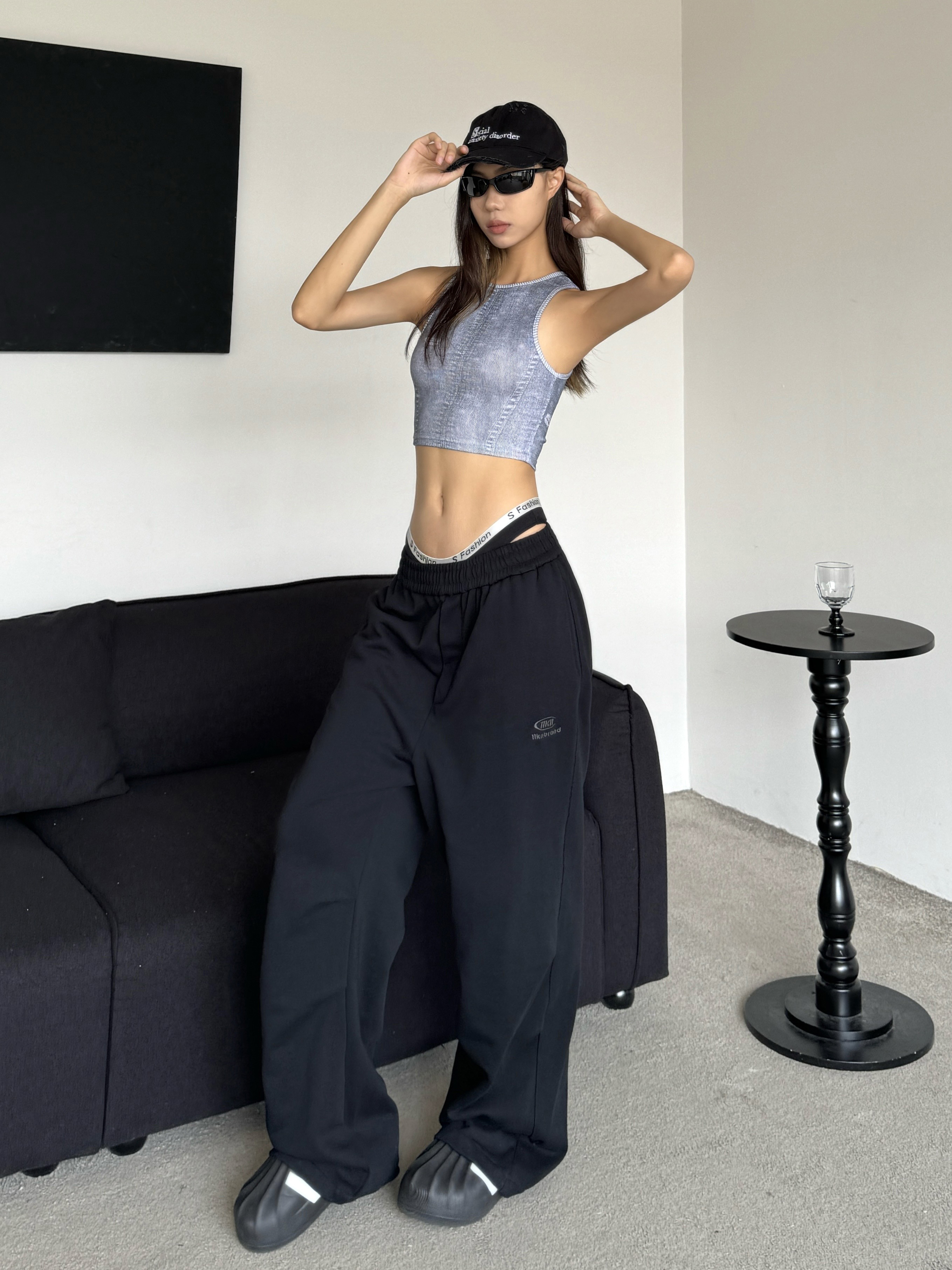Retro American Casual Wide-Leg Drawstring Pants - Pleated Floor-Length Loose Draping Sweatpants for a Relaxed Y2K Style
