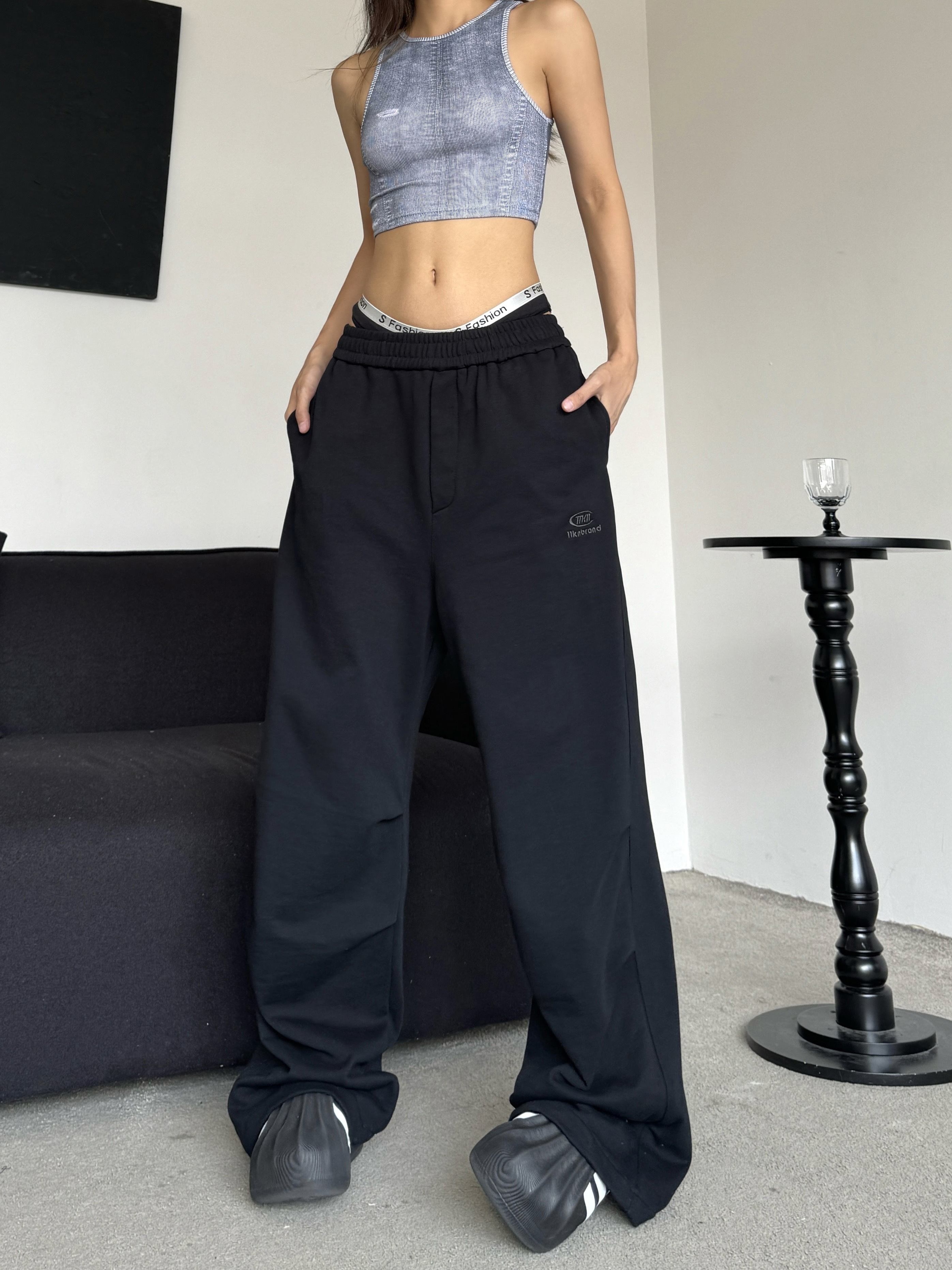 Retro American Casual Wide-Leg Drawstring Pants - Pleated Floor-Length Loose Draping Sweatpants for a Relaxed Y2K Style