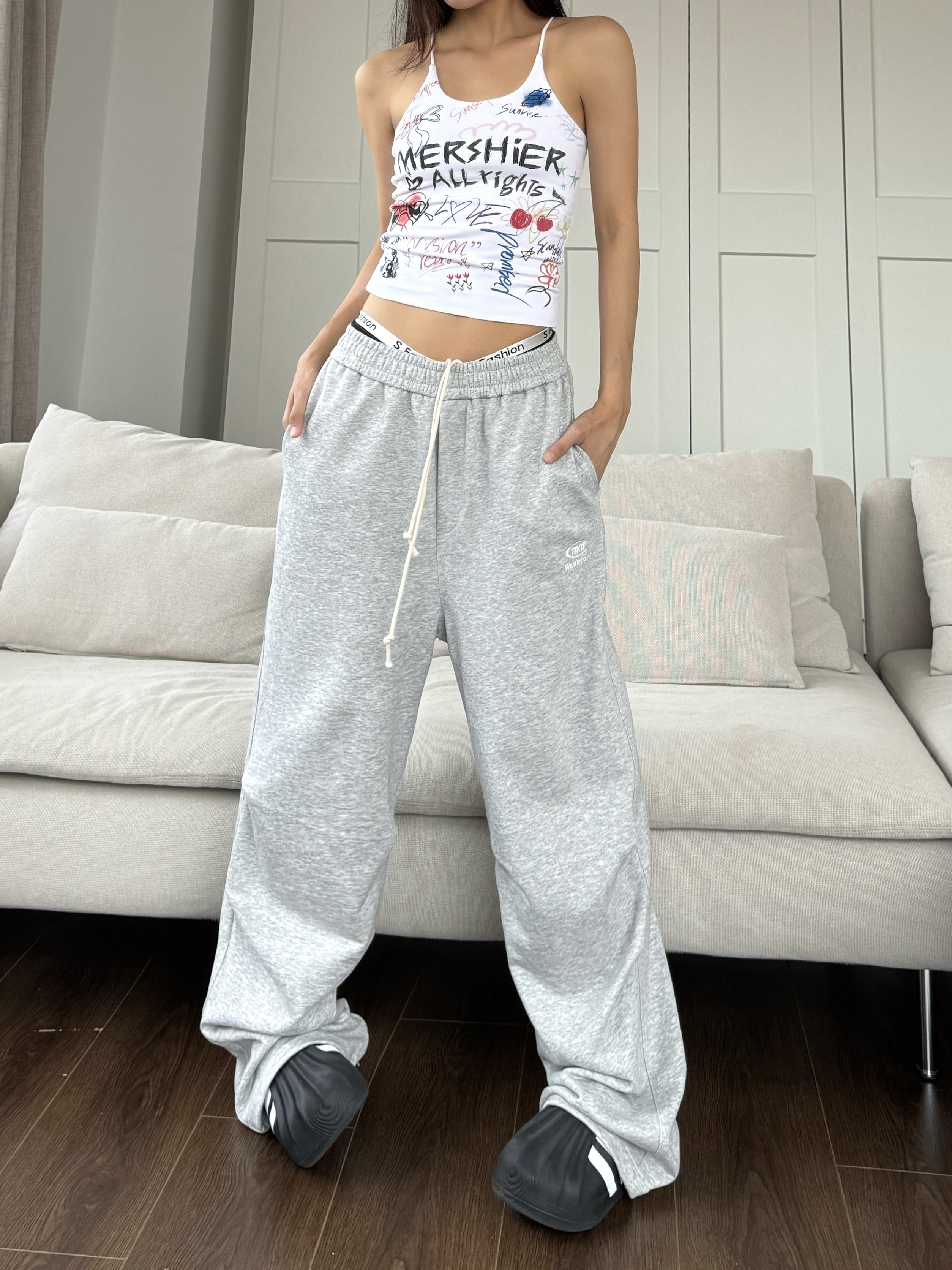 Retro American Casual Wide-Leg Drawstring Pants - Pleated Floor-Length Loose Draping Sweatpants for a Relaxed Y2K Style