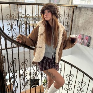 Retro American Patchwork Lamb Wool Coat with Fur Collar - Warm Loose Fit Winter Jacket for Stylish Cold Weather Fashion