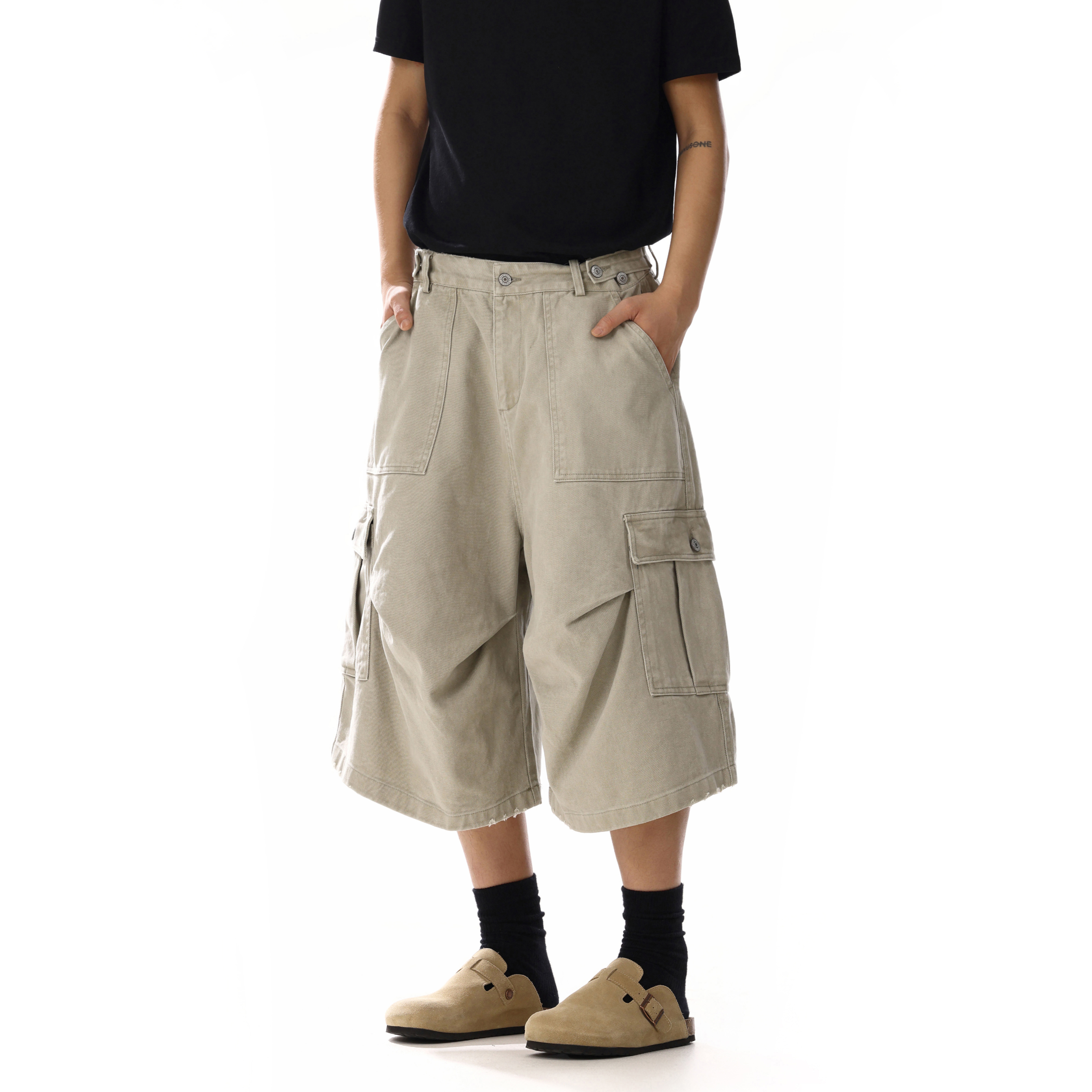 Retro American Style Pleated Multi-Pocket Denim Shorts for Men and Women - Versatile Loose-Fitting Wide-Leg Cropped Pants