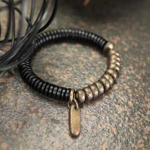 Retro Black Sandalwood Bracelet for Men and Women - Simple Design, Non-Fish Home曲尾花 Jewelry, Unique Personality Accessory