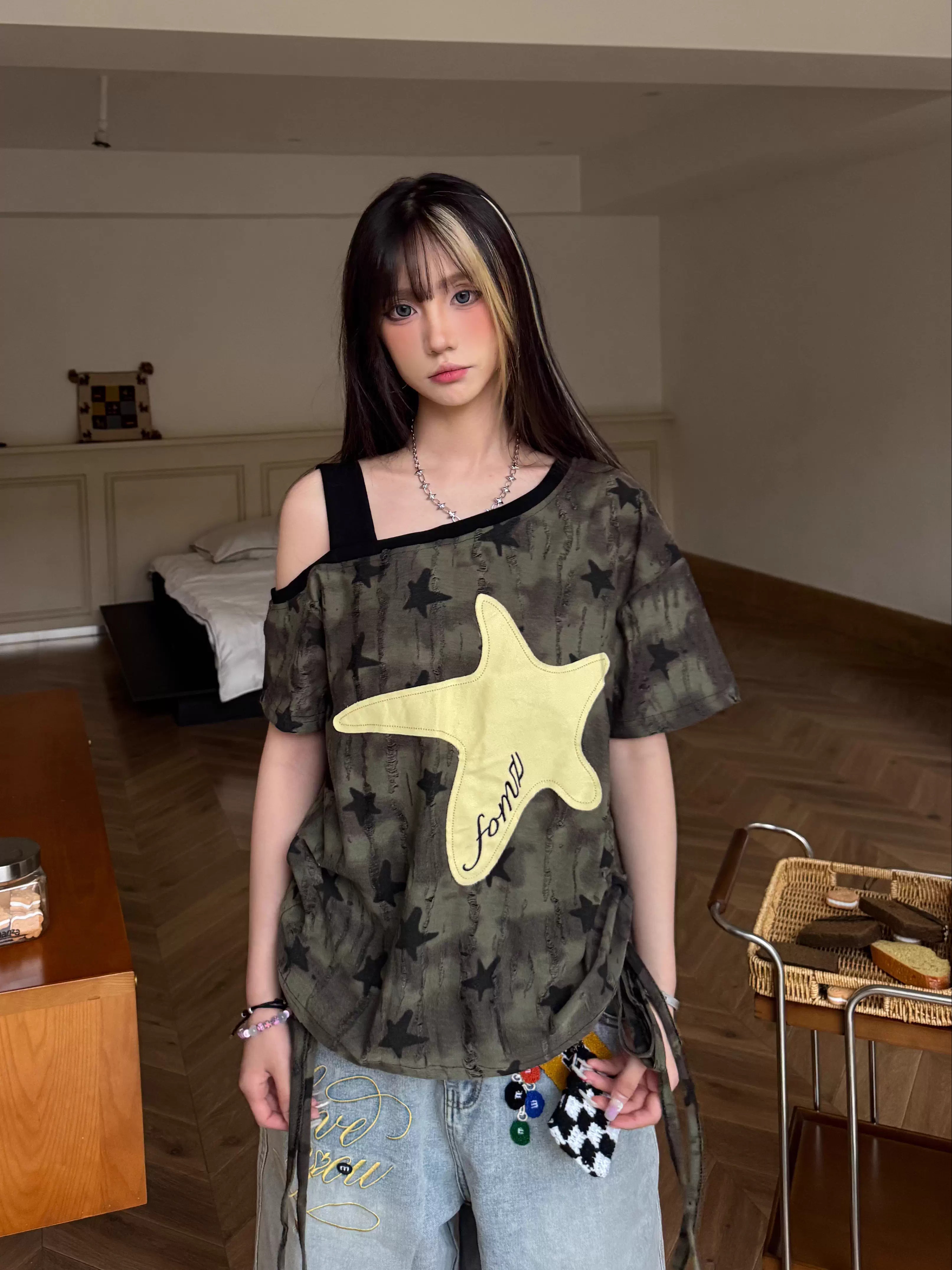Retro Camouflage Patchwork Off-Shoulder Short Sleeve Women's Summer T-Shirt with Ripped Star Design