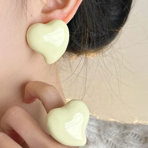 Retro Cream Big Heart Open Ring for Women - European American Niche Design, Light Luxury High-End Couple Band