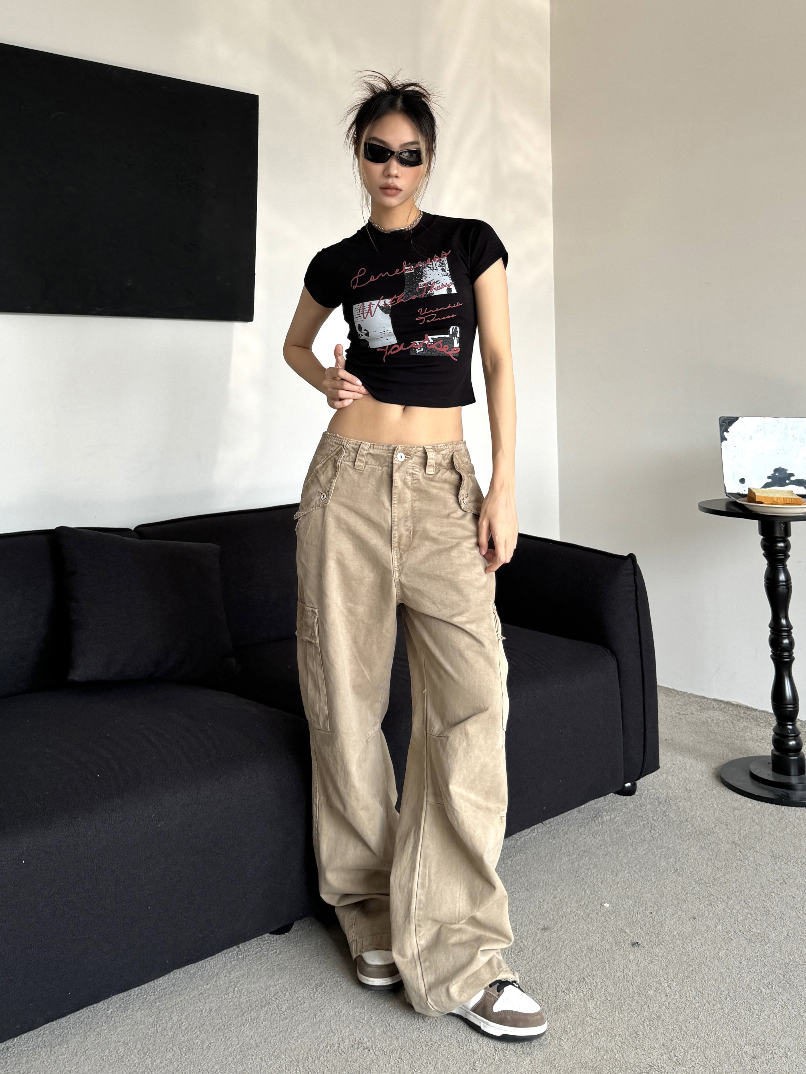 Retro Distressed Wide-Leg Work Pants with Big Pockets - Loose Drape, Slimming Fit, Trendy American Style for a 90s Look