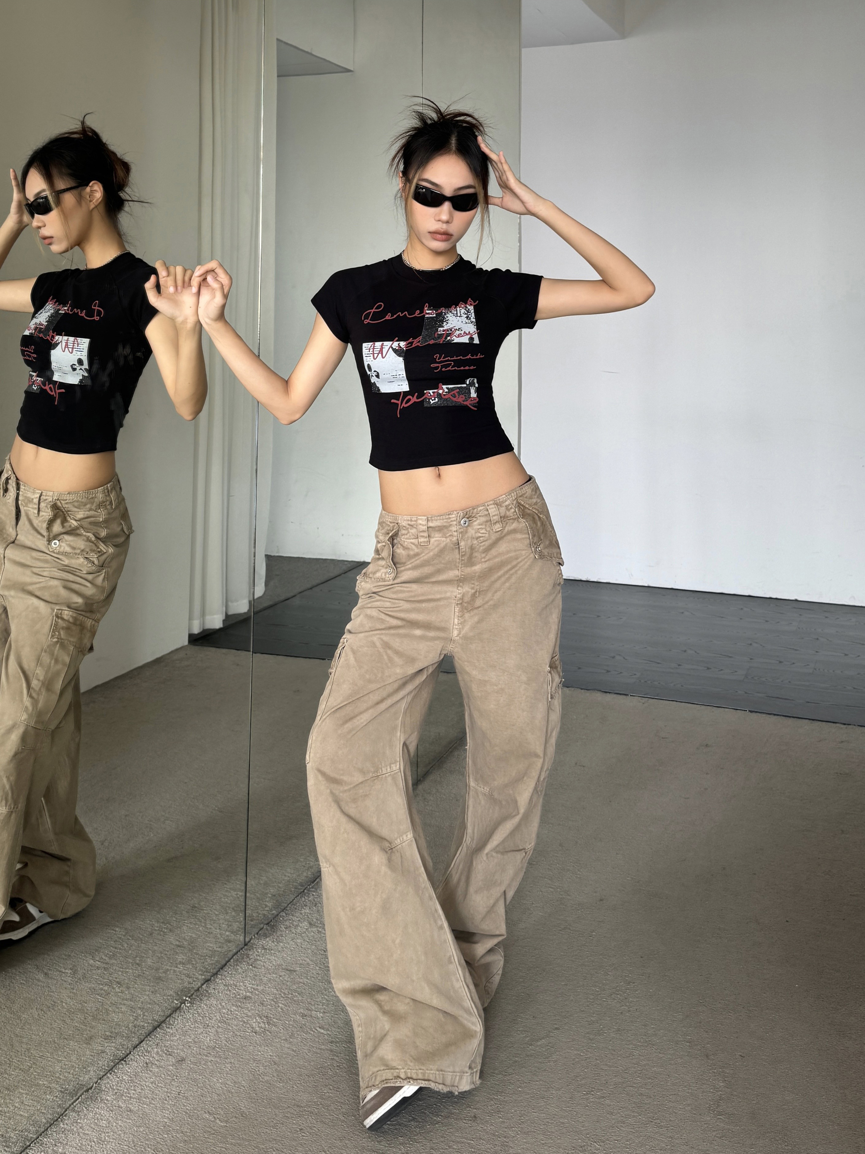 Retro Distressed Wide-Leg Work Pants with Big Pockets - Loose Drape, Slimming Fit, Trendy American Style for a 90s Look