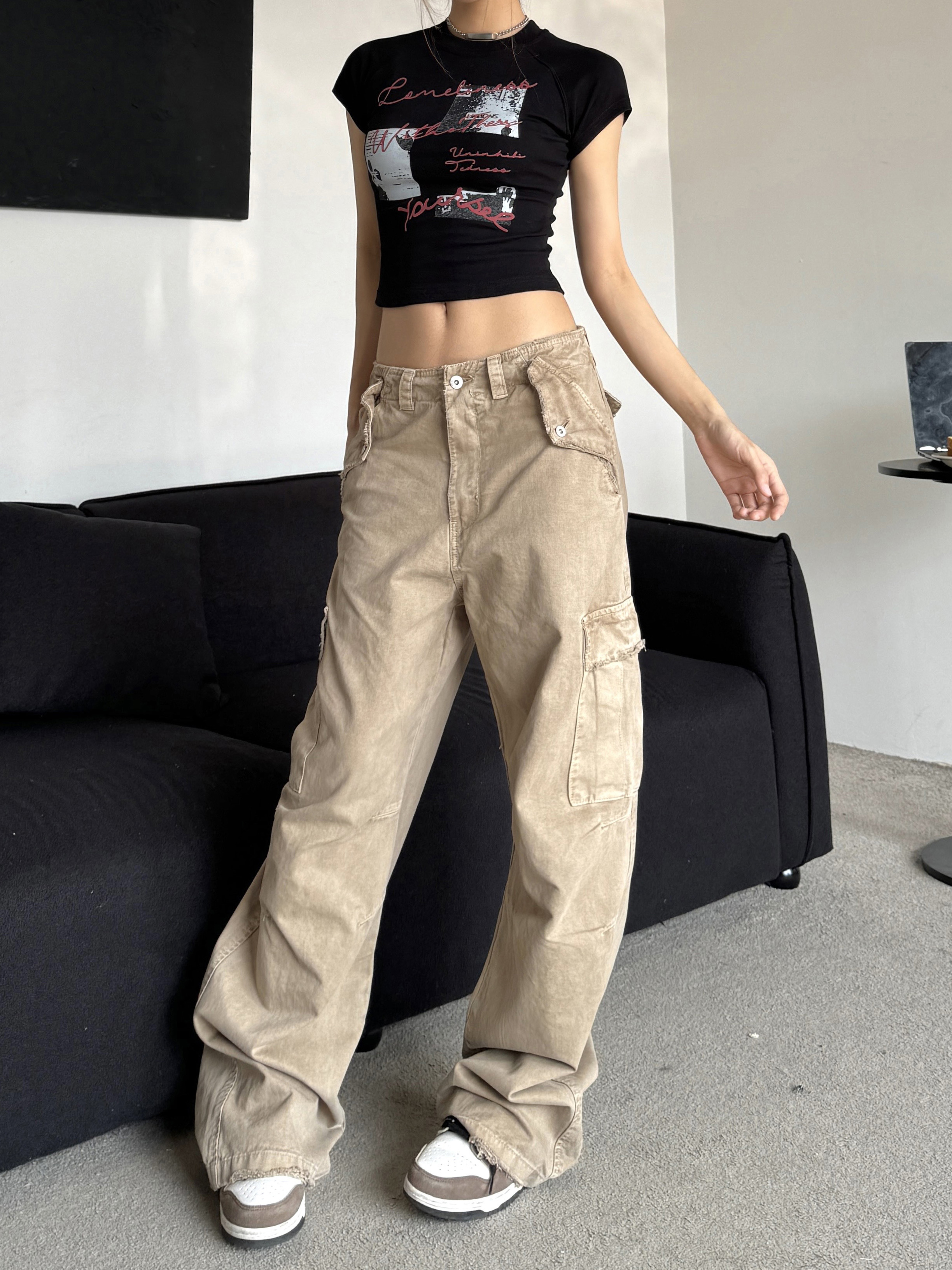 Retro Distressed Wide-Leg Work Pants with Big Pockets - Loose Drape, Slimming Fit, Trendy American Style for a 90s Look