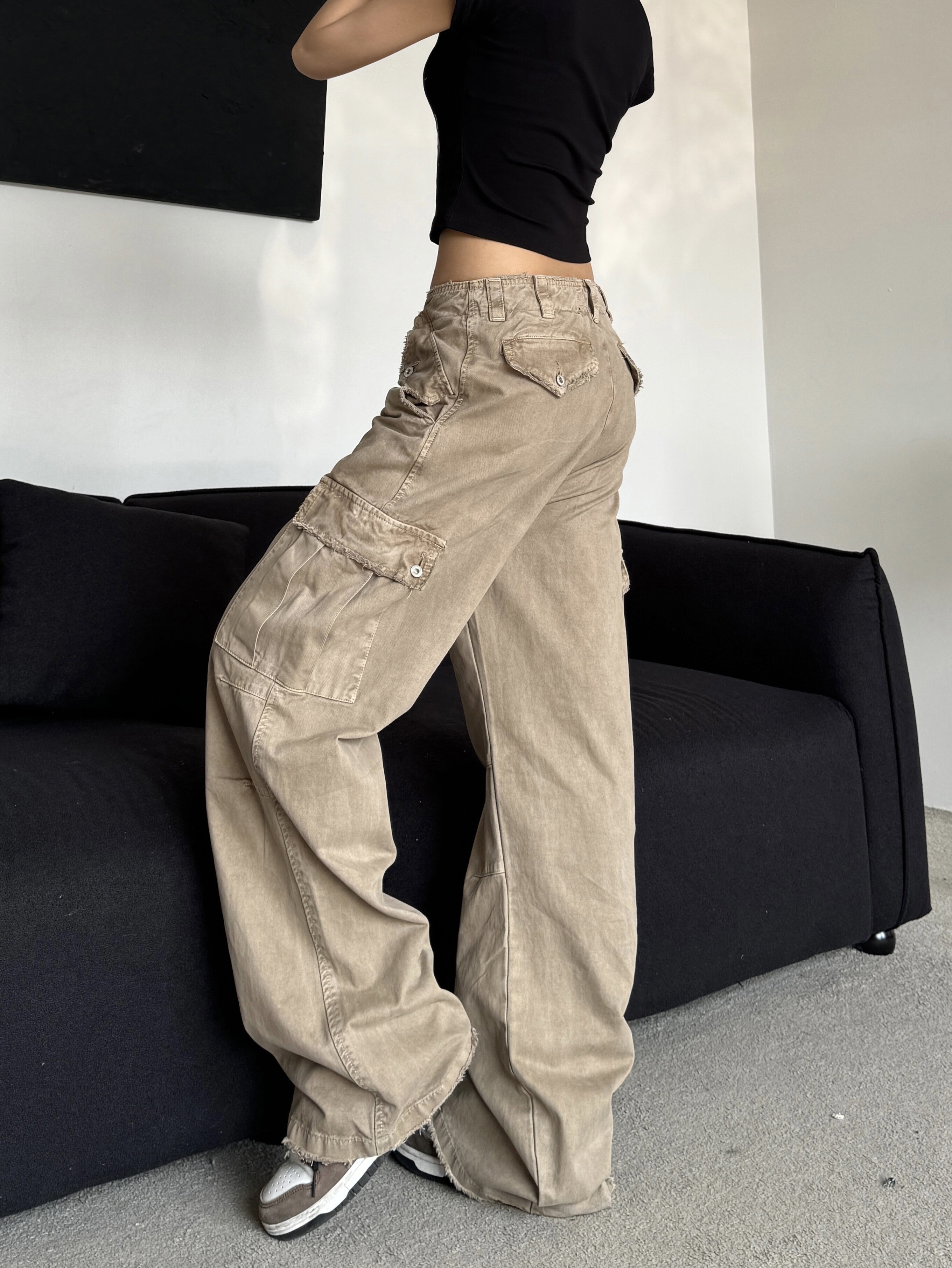 Retro Distressed Wide-Leg Work Pants with Big Pockets - Loose Drape, Slimming Fit, Trendy American Style for a 90s Look