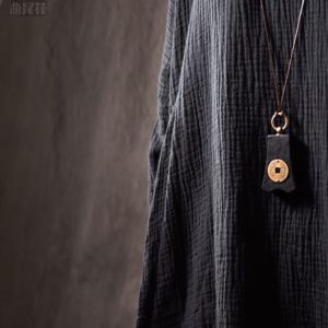 Retro Ebony Wood Coin Pendant Necklace for Men – Minimalist Chinese Style National Trend Accessory