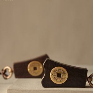 Retro Ebony Wood Coin Pendant Necklace for Men – Minimalist Chinese Style National Trend Accessory