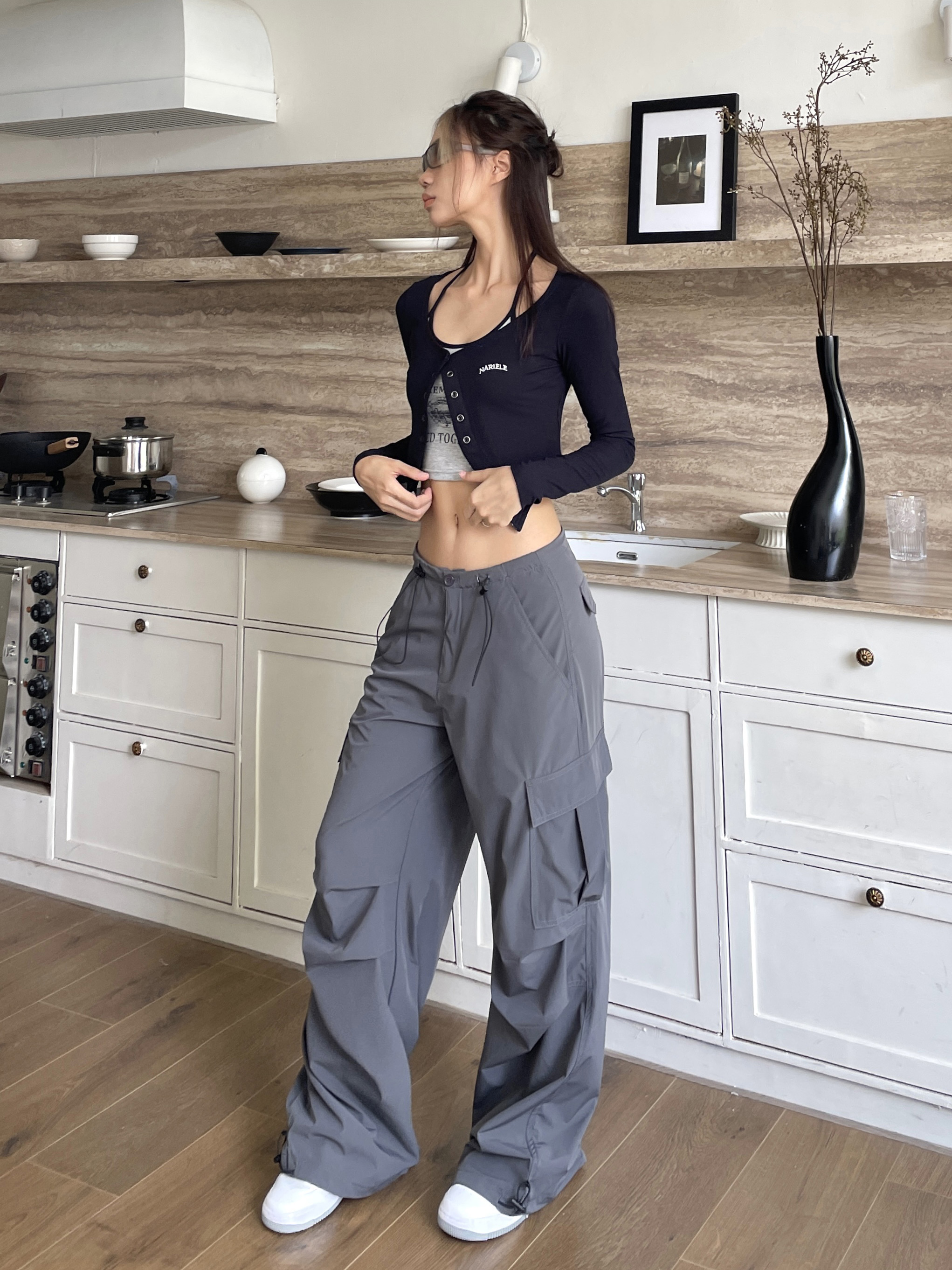Retro Hip-Hop Cargo Pants for Women - Spicy American-Style Wide-Leg Pants with Drawstring and Pleated Pockets - Casual Streetwear