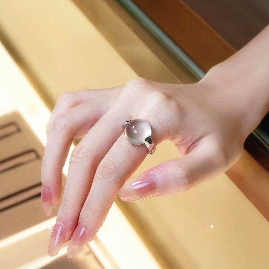Retro Light Luxury Water Foam Jade White Crystal Ring for Women - Elegant Niche Design for Index Finger Jewelry