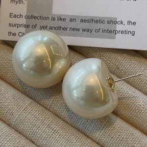 Retro Pearl Stud Earrings for Small Faces, Exaggerated Design, Socialite Style, Hong Kong Fashion, Chic Statement Jewelry