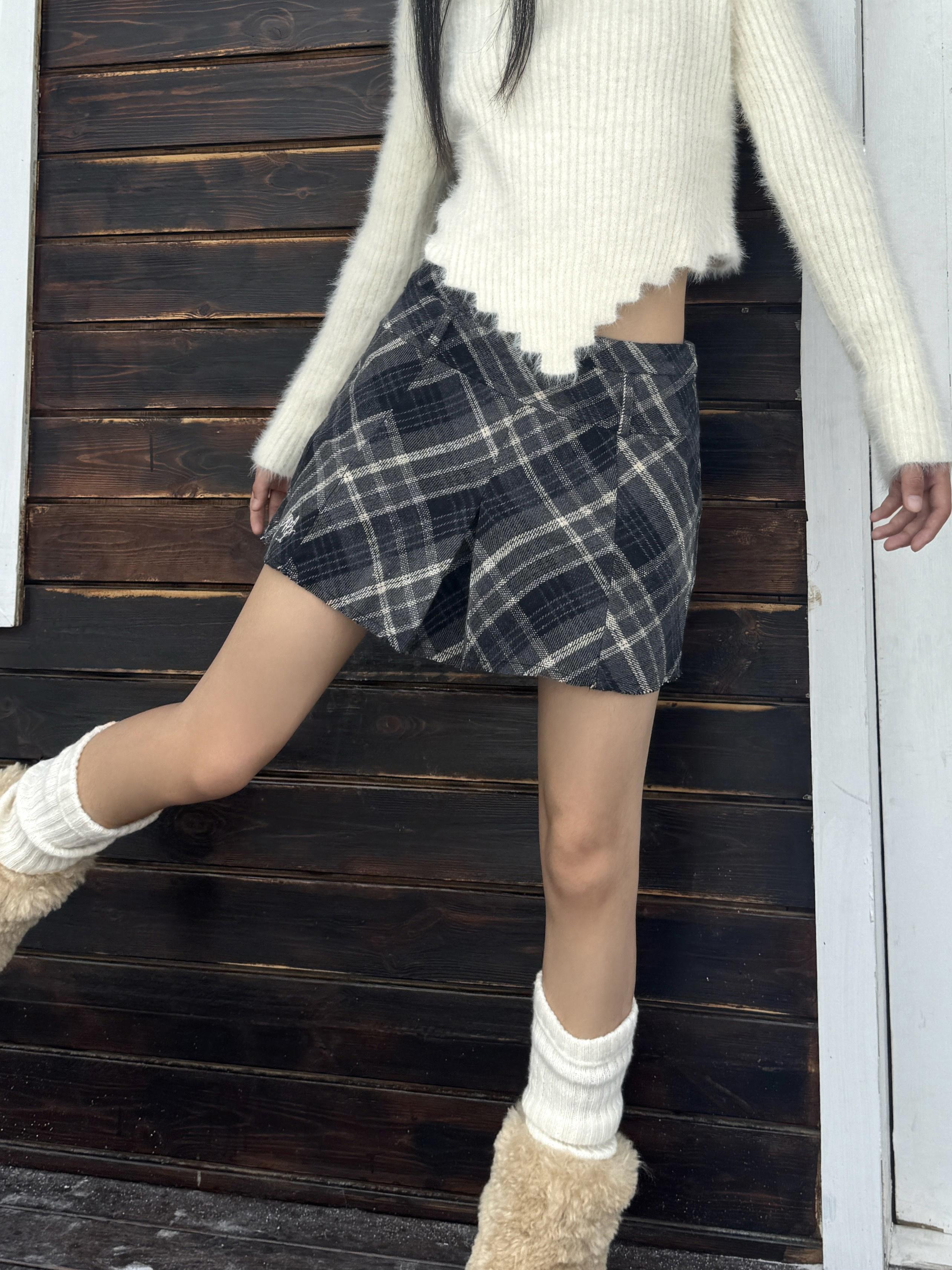 Retro Plaid A-Line Pleated Skirt - Spicy Summer & Autumn Bodycon Checkered Design, Slimming Fit for a Chic 90s Look