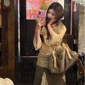 Retro Sexy Lace Off-Shoulder Top with Detachable Fur Collar - Niche Fashion Statement Piece for 90s and Y2K Styles