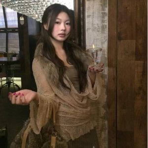 Retro Sexy Lace Off-Shoulder Top with Detachable Fur Collar - Niche Fashion Statement Piece for 90s and Y2K Styles