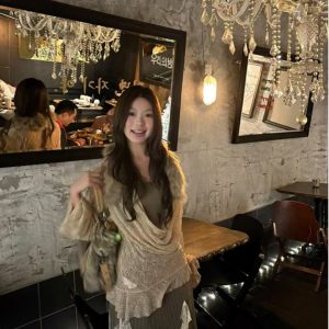 Retro Sexy Lace Off-Shoulder Top with Detachable Fur Collar - Niche Fashion Statement Piece for 90s and Y2K Styles