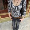 Retro Stripes Slimming V-Neck Base Shirt for Fashionable Layering – 90s Inspired Chic Style