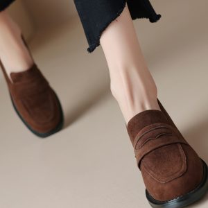 Retro Suede Chunky Heel Loafers for Women, Plush Round Toe Winter Shoes, Large Size 41-42, British Style Fashion Footwear