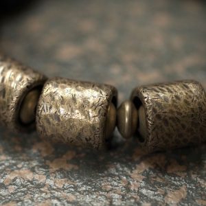 Retro Texture Black Sandalwood Bracelet for Men and Women - Non-Fish Home曲尾花 Design, Fashion Jewelry Accessory