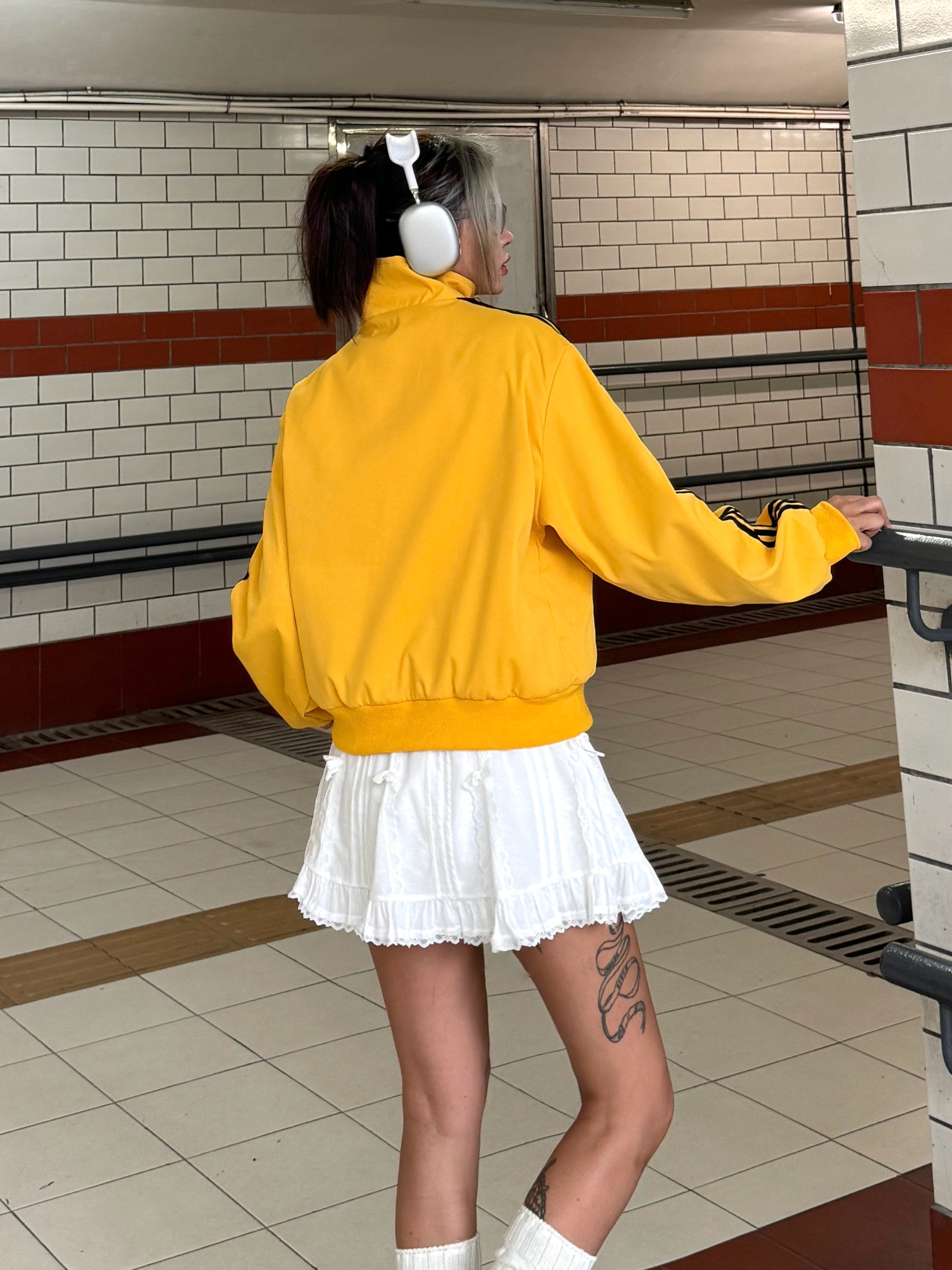 Retro Three-Stripe Zip-Up Short Jacket in Dopamine Yellow - Loose Fit American-Style Stand-Up Collar for Trendy Summer Looks
