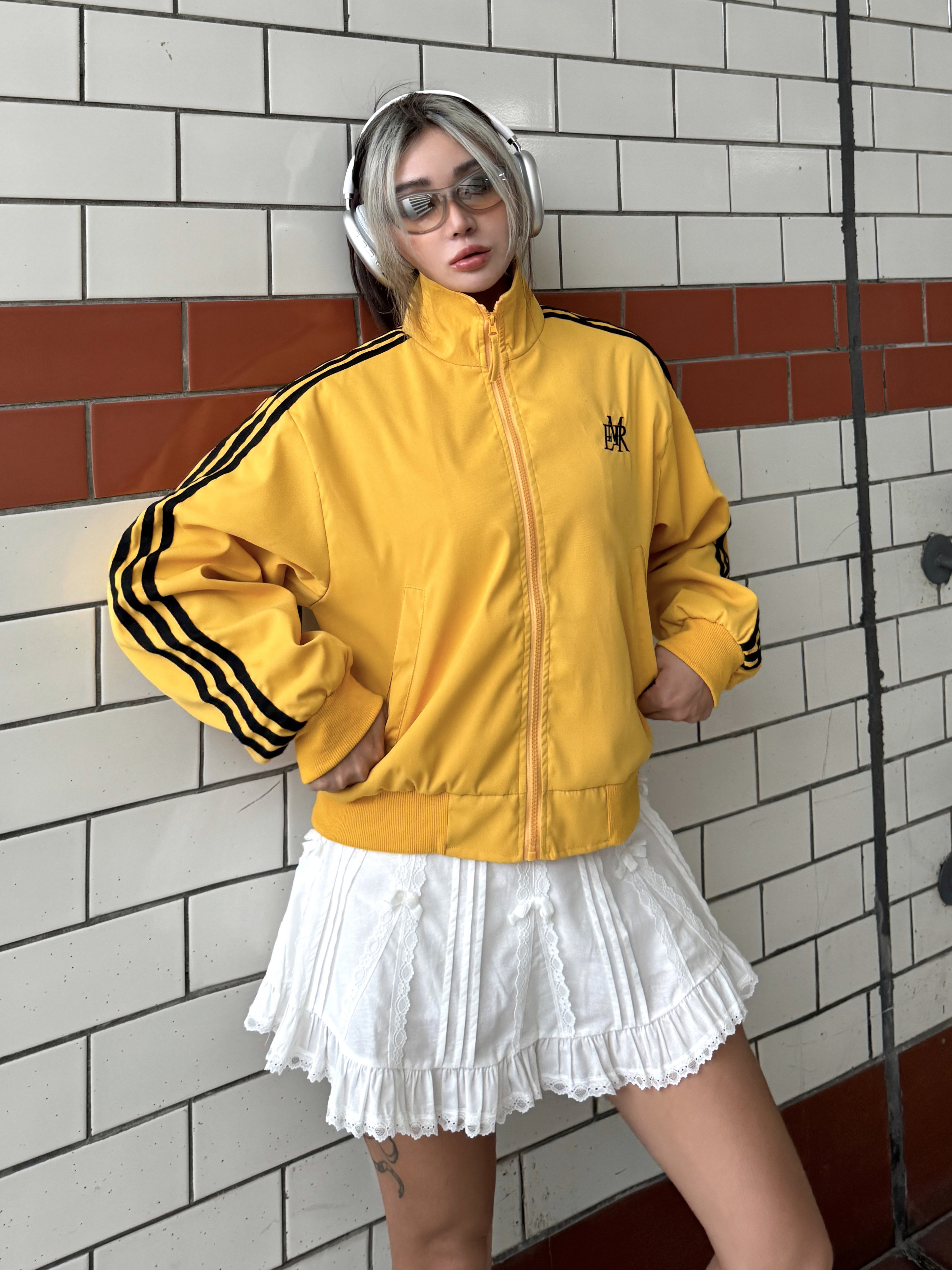 Retro Three-Stripe Zip-Up Short Jacket in Dopamine Yellow - Loose Fit American-Style Stand-Up Collar for Trendy Summer Looks