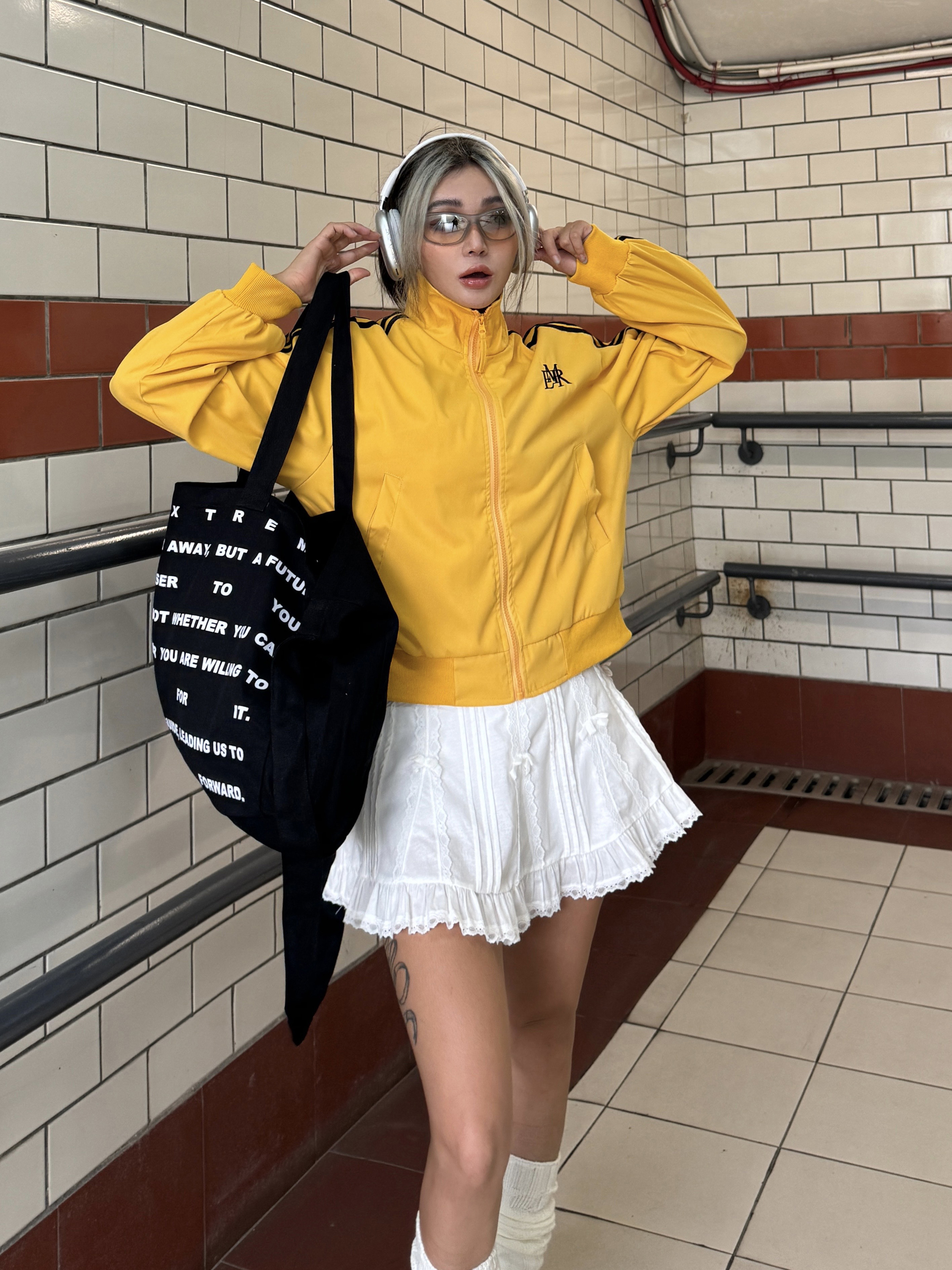 Retro Three-Stripe Zip-Up Short Jacket in Dopamine Yellow - Loose Fit American-Style Stand-Up Collar for Trendy Summer Looks