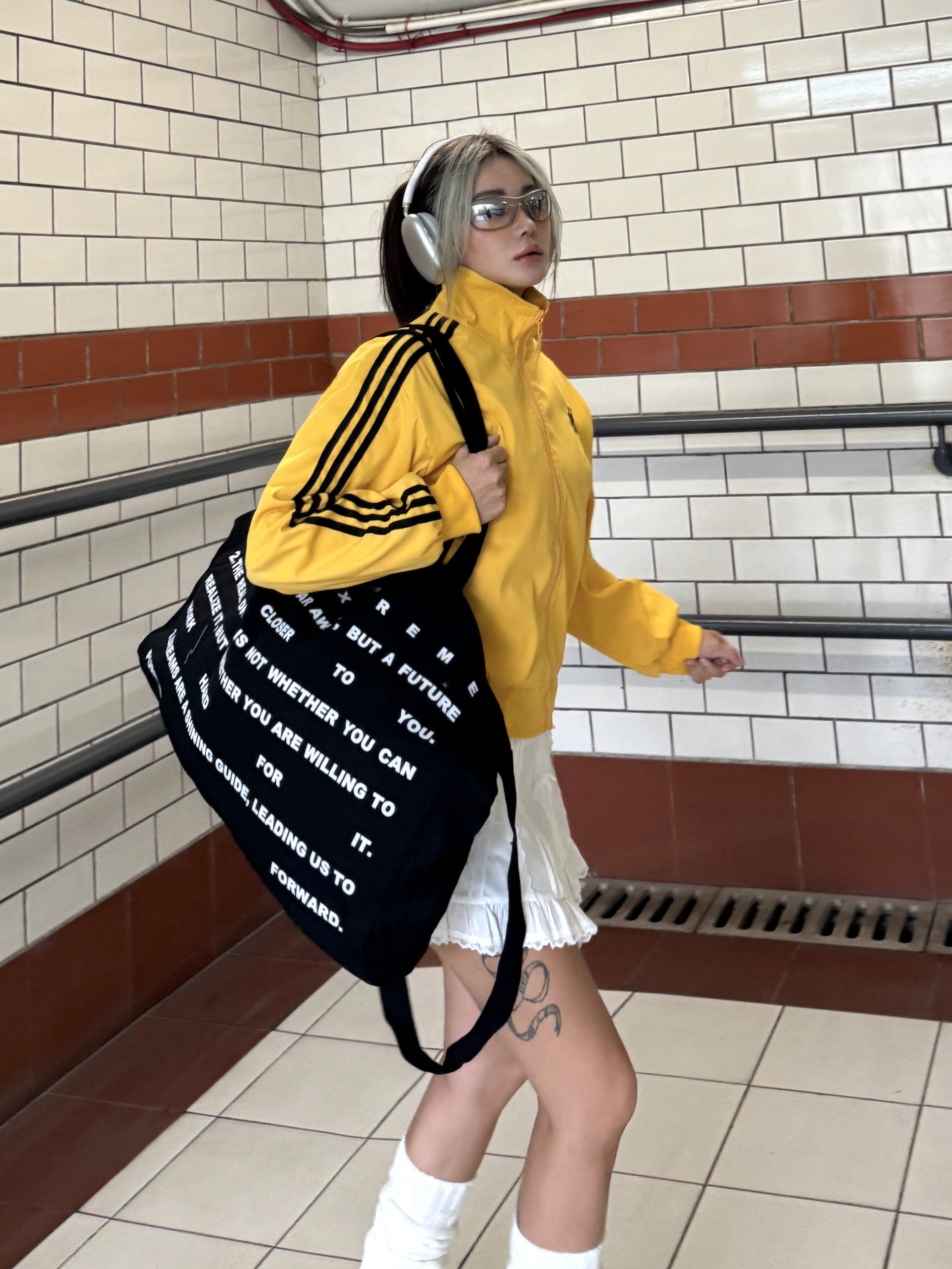 Retro Three-Stripe Zip-Up Short Jacket in Dopamine Yellow - Loose Fit American-Style Stand-Up Collar for Trendy Summer Looks