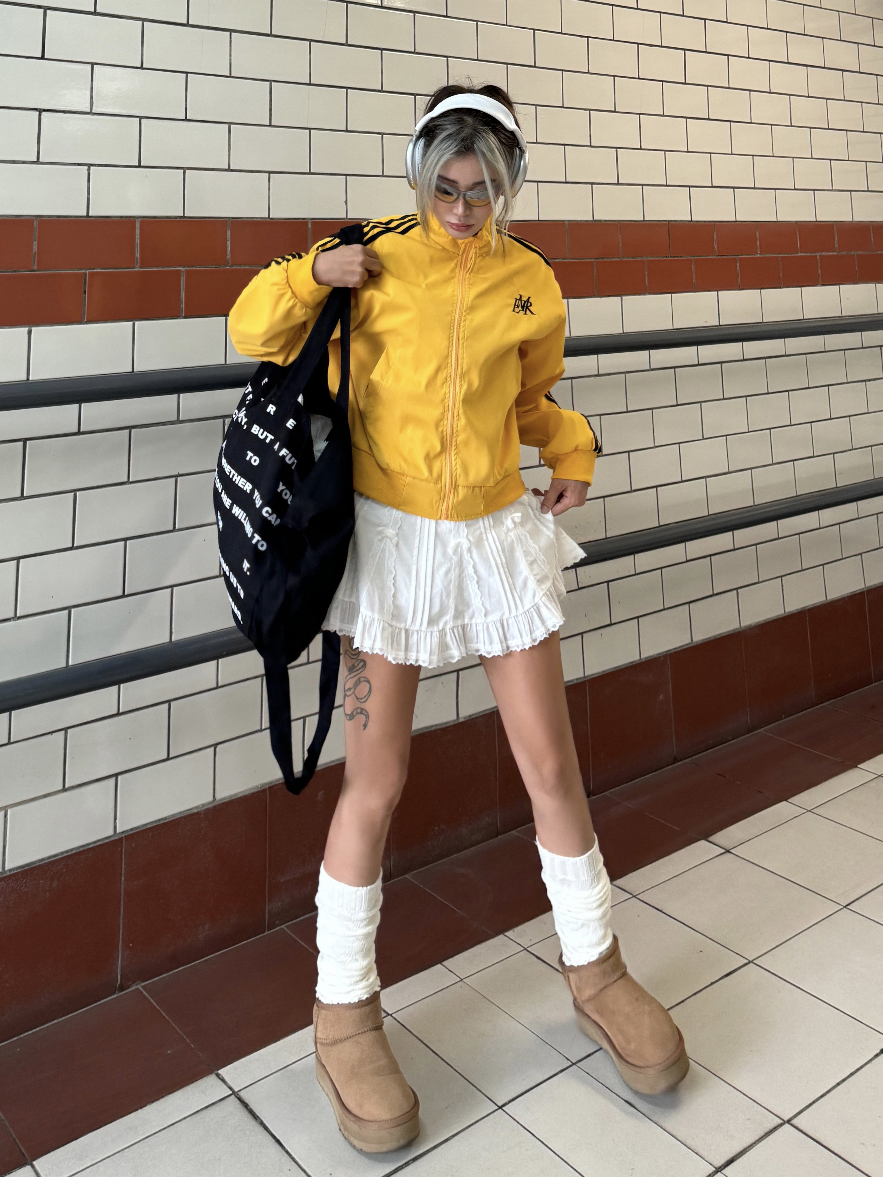 Retro Three-Stripe Zip-Up Short Jacket in Dopamine Yellow - Loose Fit American-Style Stand-Up Collar for Trendy Summer Looks