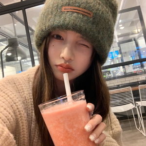 Retro Wool Slouchy Knit Hat for Women - Warm Winter Beanie for Small Faces, Cozy Style, Perfect for Y2K and Vintage Looks