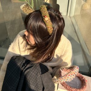 Retro Woolen Button Hairband Accessory - Chestnut Island Music Box Inspired Niche Headband for Unique Style