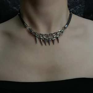 Rivet Black Leather Strap Punk Necklace for Women - Y2K Clavicle Chain Accessory in Subculture Style