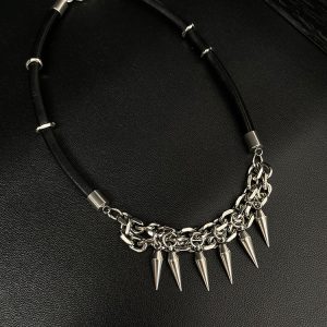 Rivet Black Leather Strap Punk Necklace for Women - Y2K Clavicle Chain Accessory in Subculture Style
