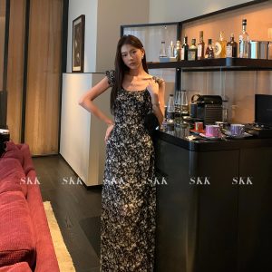 Ruffled Floral Midi Dress with Waist-Cinching Design – Perfect for 90s and Y2K Inspired Date Night Outfits