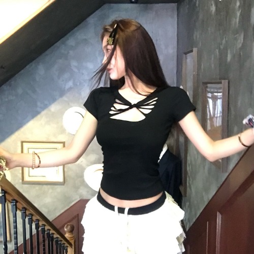 Sexy Butterfly Hollow Short-Sleeve T-Shirt for Women - Sweet and Spicy Elegant Design, Unique Details, Perfect for Y2K Style