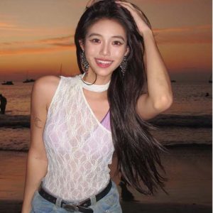 Sexy Irregular Lace Camisole Top for Women – Off-Shoulder Trendy Inner/Outer Wear, Perfect for Y2K and 90s Fashion