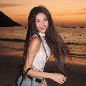 Sexy Irregular Lace Camisole Top for Women – Off-Shoulder Trendy Inner/Outer Wear, Perfect for Y2K and 90s Fashion