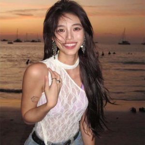 Sexy Irregular Lace Camisole Top for Women – Off-Shoulder Trendy Inner/Outer Wear, Perfect for Y2K and 90s Fashion