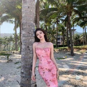 Sexy Lace Edge Halter Neck Bodycon Dress - Summer Beach Vacation Style, Waist-Cinching, Long Dress for European and American Fashion