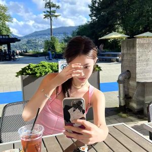 Sexy Pink Slim-Fit Camisole Top with Metal Buckle Design for Women - Summer Fashion Essential
