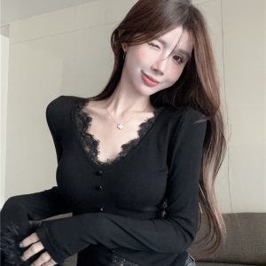 Sexy V-Neck Lace Spliced Knitted Top for Women – French Niche Aesthetic, Slim Fit, Trendy 90s Style Inner Wear