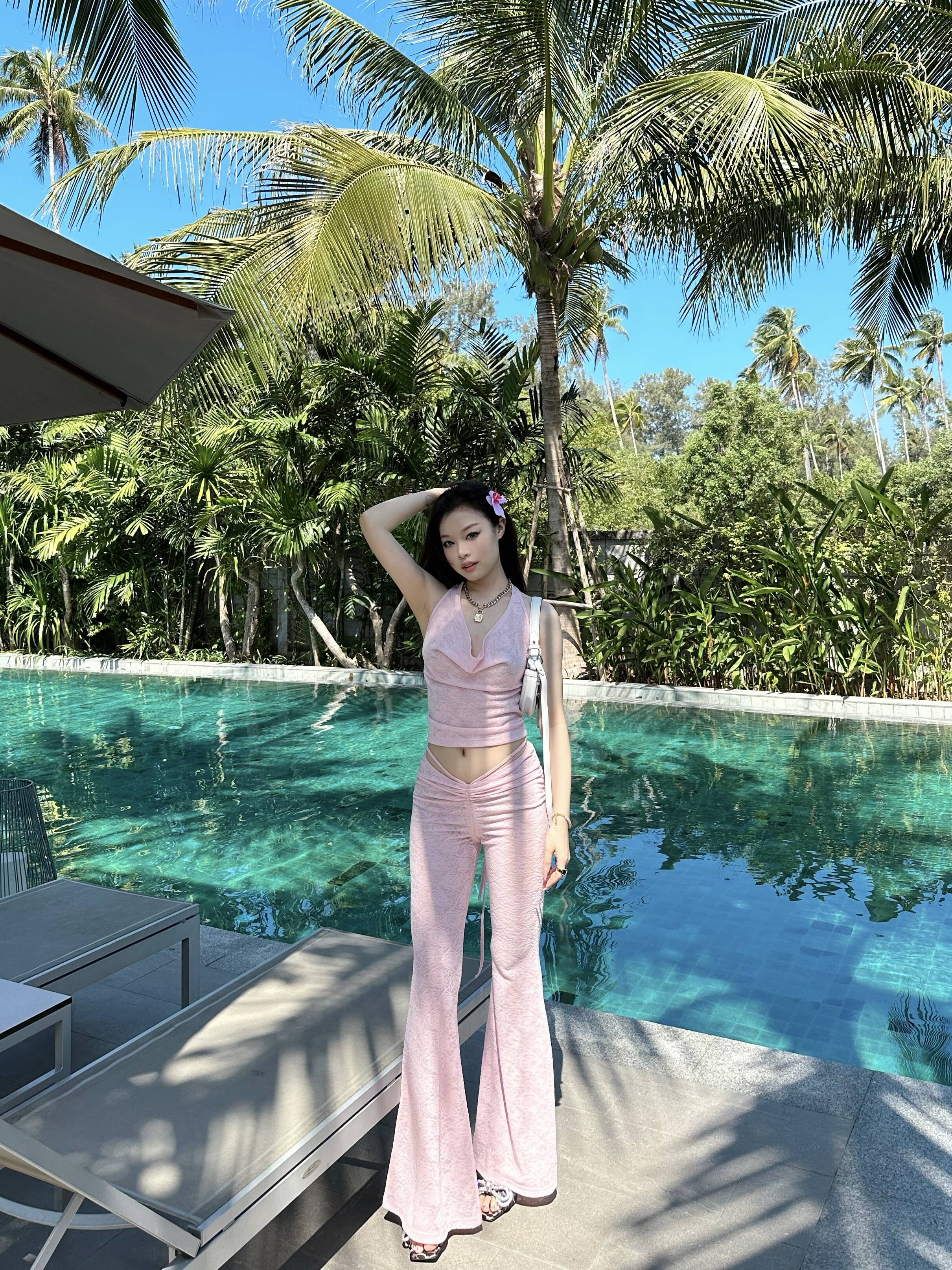 Sheer Lace Two-Color Set - Flirty Rose-Inspired Design for Early Summer - Sexy Yet Innocent Style